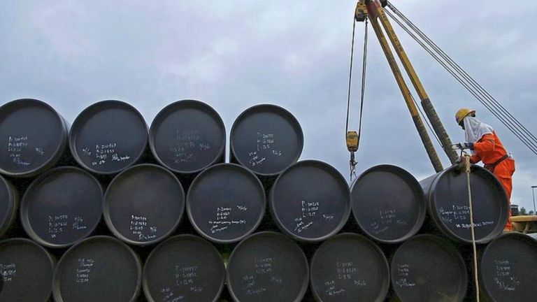 El petróleo Brent escala a US$108 y los combustibles suben un 10% en dos semanas