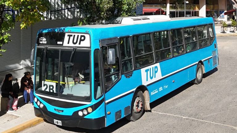 El transporte urbano de Venado Tuerto reduce sus frecuencias y suspende servicios por el partido de la Selección