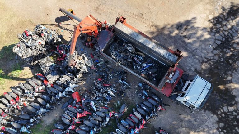 La compactación de 795 vehículos en el Corralón Municipal financiará a los Bomberos Voluntarios