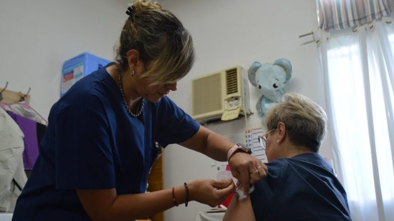 Reabre el Centro de Salud de barrio Santa Rosa tras una remodelación integral