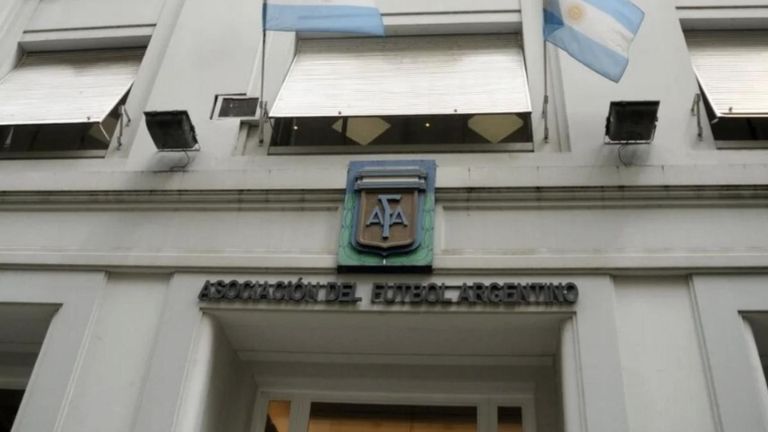 Allanaron la AFA por una causa que investiga una mansión en Pilar y contratos con un empresario