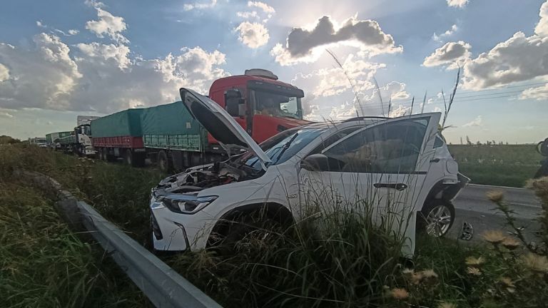 Choque en cadena en Ruta 33: un auto y cuatro camiones involucrados