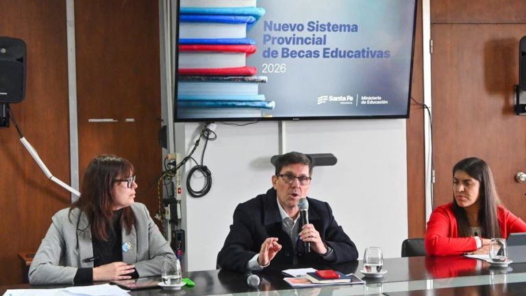 La provincia lanza becas de 100 mil pesos mensuales para retener a 10 mil alumnos en riesgo escolar