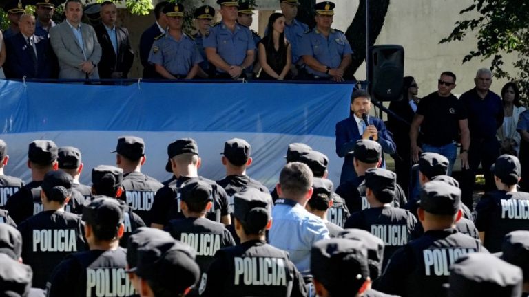Pullaro puso en funciones a 500 nuevos policías y destacó la baja de los índices de violencia en Rosario