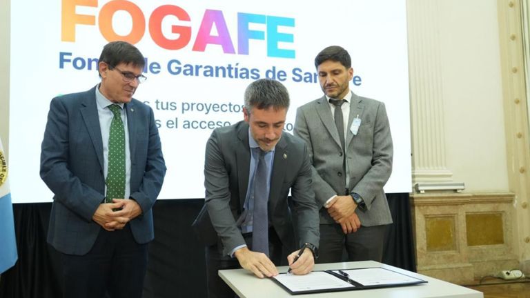 Santa Fe destina 7.500 millones de pesos para avalar créditos productivos por 30.000 millones