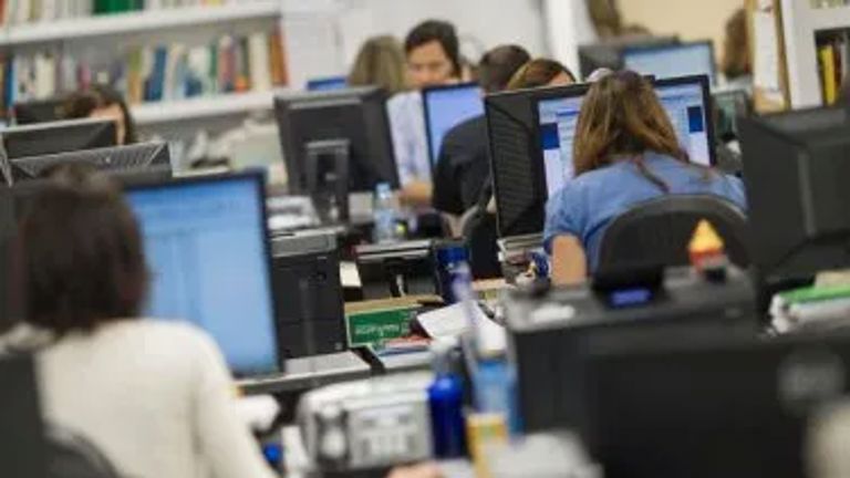 El empleo registrado cayó en marzo y acumuló una pérdida de casi 41.000 puestos en un año